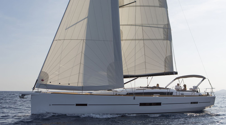 /Images/media_news/Dufour-520-GL-sailing-review.jpg