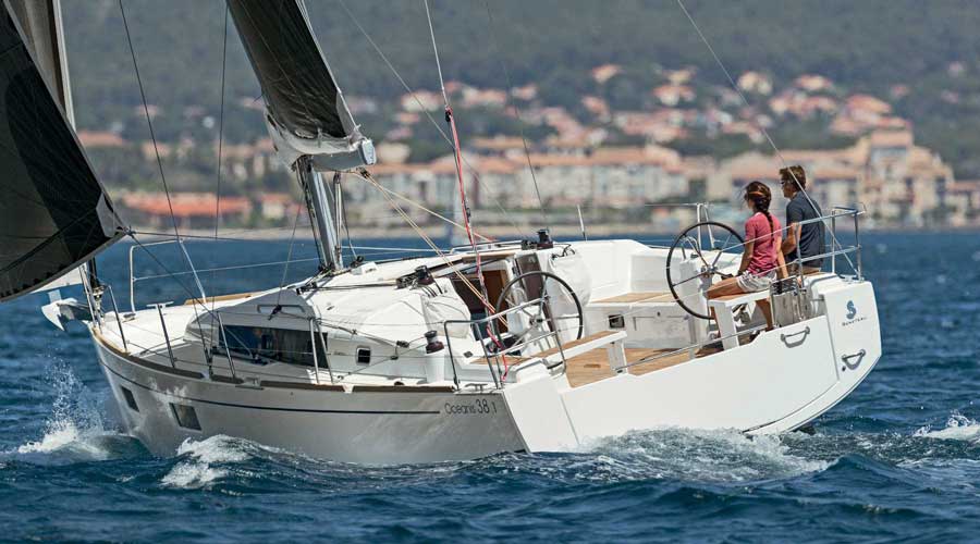 /Images/media_news/beneteau-oceanis-38-1-review-image1.jpg