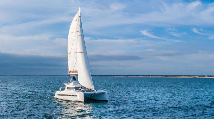 /Images/media_news/catamaran-bali-4-3-sailing.jpg